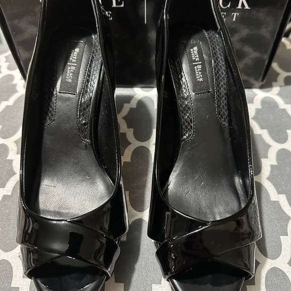 NWT WHITEHOUSEBLACKMARKET Black Patent Leather Heels 7.5m - Picture 12 of 12